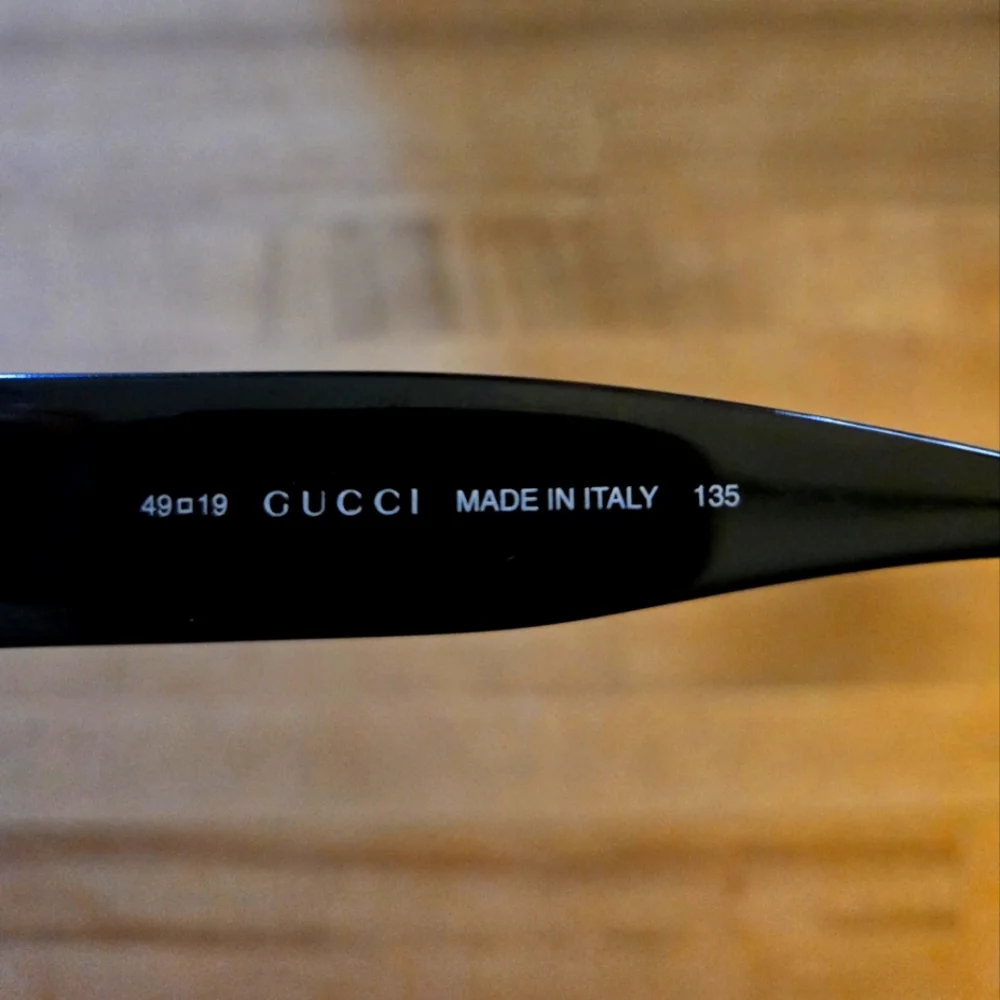 Black Rectangular Sunglasses - Picture 5 of 7